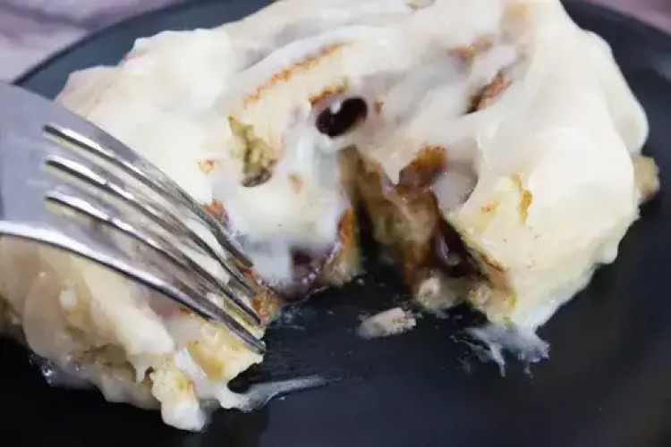 Overnight Cinnamon Rolls With Heavy Cream