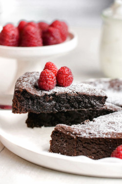 Kladdkaka - Swedish chocolate sticky cake Recipe (gluten-free, vegan options)