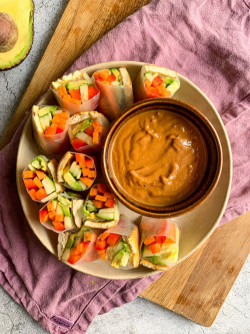Vegan Summer Rolls With Smoked Tofu and Raw Vegetables