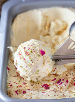 Thandai Gulkand Ice cream (Eggless thandai Ice cream)